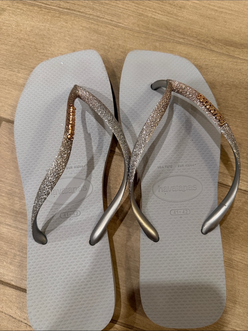 Havaianas Women’s Glitter Strap Sandals in Light Gray and Rose Gold